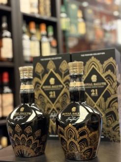 Chivas Regal Royal Salute 21 Years Old Fashion Collection by Harris Reed Edition II (set van 2)